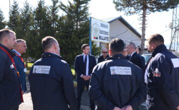 Bllata përballë fluksit të shtuar të udhëtarëve dhe mjeteve të mallrave pas bllokimit të aksit Librazhd–Përrenjas