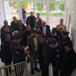Shtyhet mbledhja e Këshillit Bashkiak Bulqizë, tensione për shkak të kundërshtimit ndaj parkut fotovoltaik në Gjoricë
