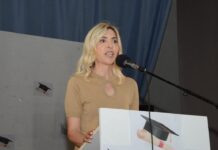 Bashkia Bulqizë shton 2.3 milionë lekë për koncerte dhe aktivitete, opozita kundër: “Paratë duhen për lagjet e shkatërruara, jo për propagandë”