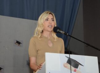 Bashkia Bulqizë shton 2.3 milionë lekë për koncerte dhe aktivitete, opozita kundër: “Paratë duhen për lagjet e shkatërruara, jo për propagandë”