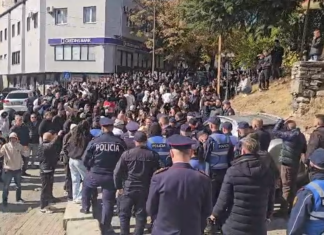 Protesta e të rinjve përfshin qarkun Dibër, përplasje në Burrel e Peshkopi, pa tubime në Bulqizë dhe Klos