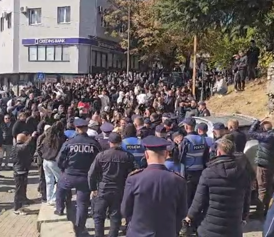 Protesta e të rinjve përfshin qarkun Dibër, përplasje në Burrel e Peshkopi, pa tubime në Bulqizë dhe Klos